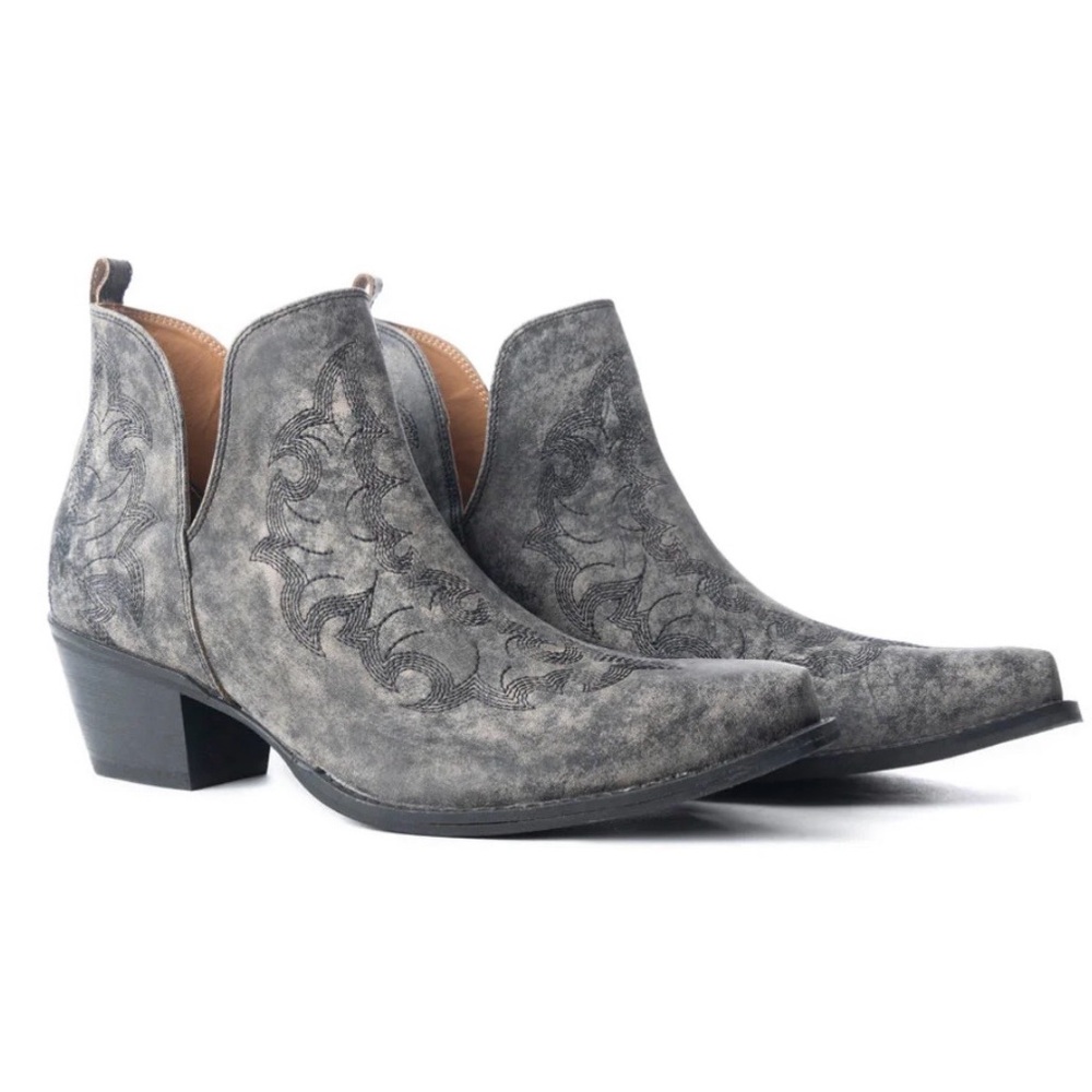 NEW-MYRA-Moonlight On The Mesa Booties
In Crackle Black